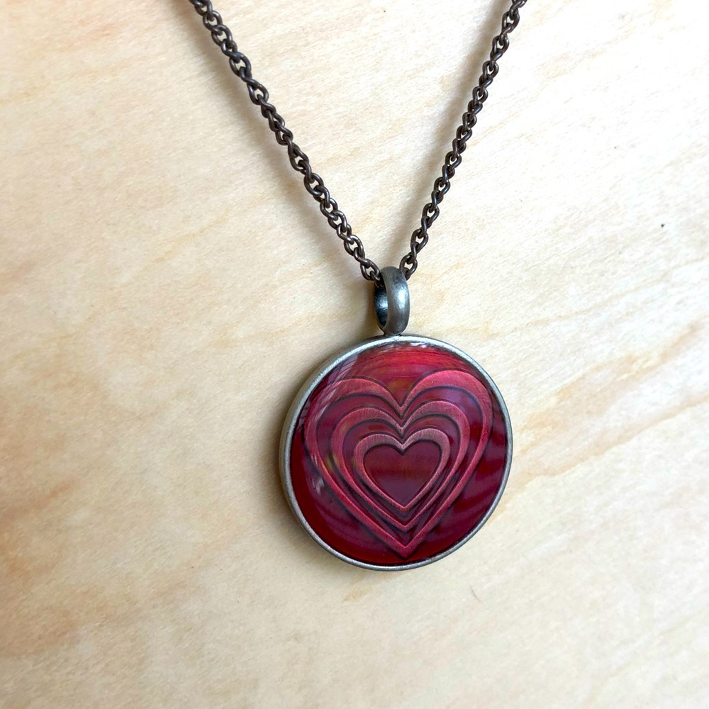 💗Eye catching red heart pendant on 20” chain